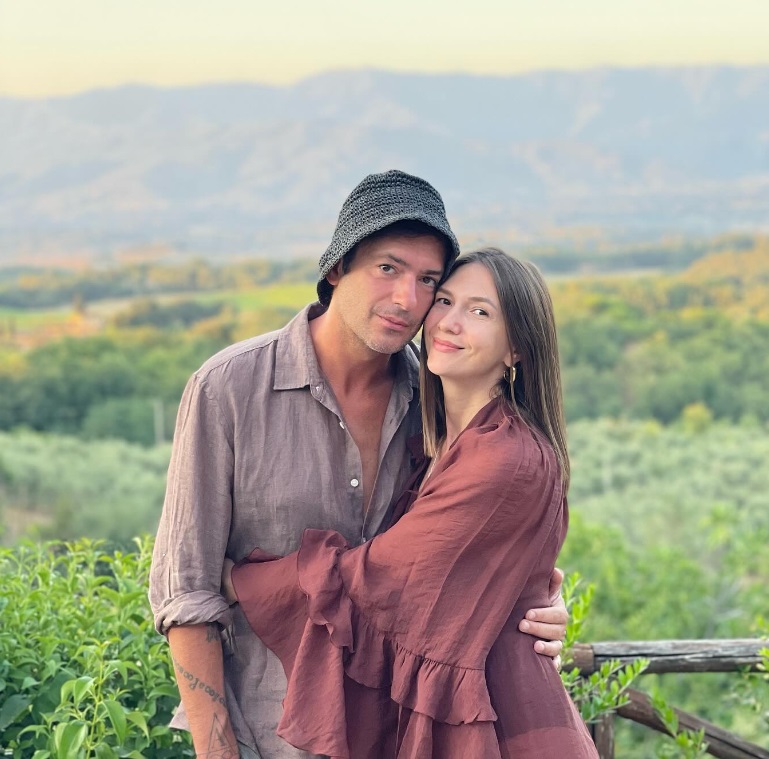 Adela Popescu și Radu Vâlcan, criticați după ce au plecat în vacanță fără copii: „Ce caută Gina Pistol în vacanța voastră cu tot cu copil?”