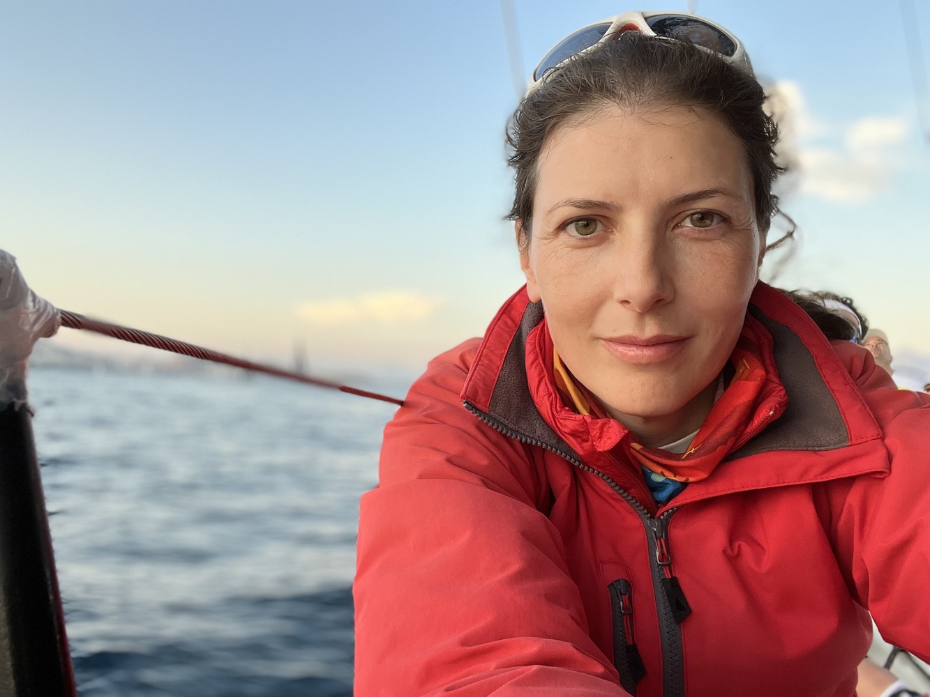 Corina Cobianu Drugan merge „la birou” pe iaht. Cum a ajuns skipper, instructor și campioană națională: „Realizezi cât de puțin îți trebuie ca să fii fericit”