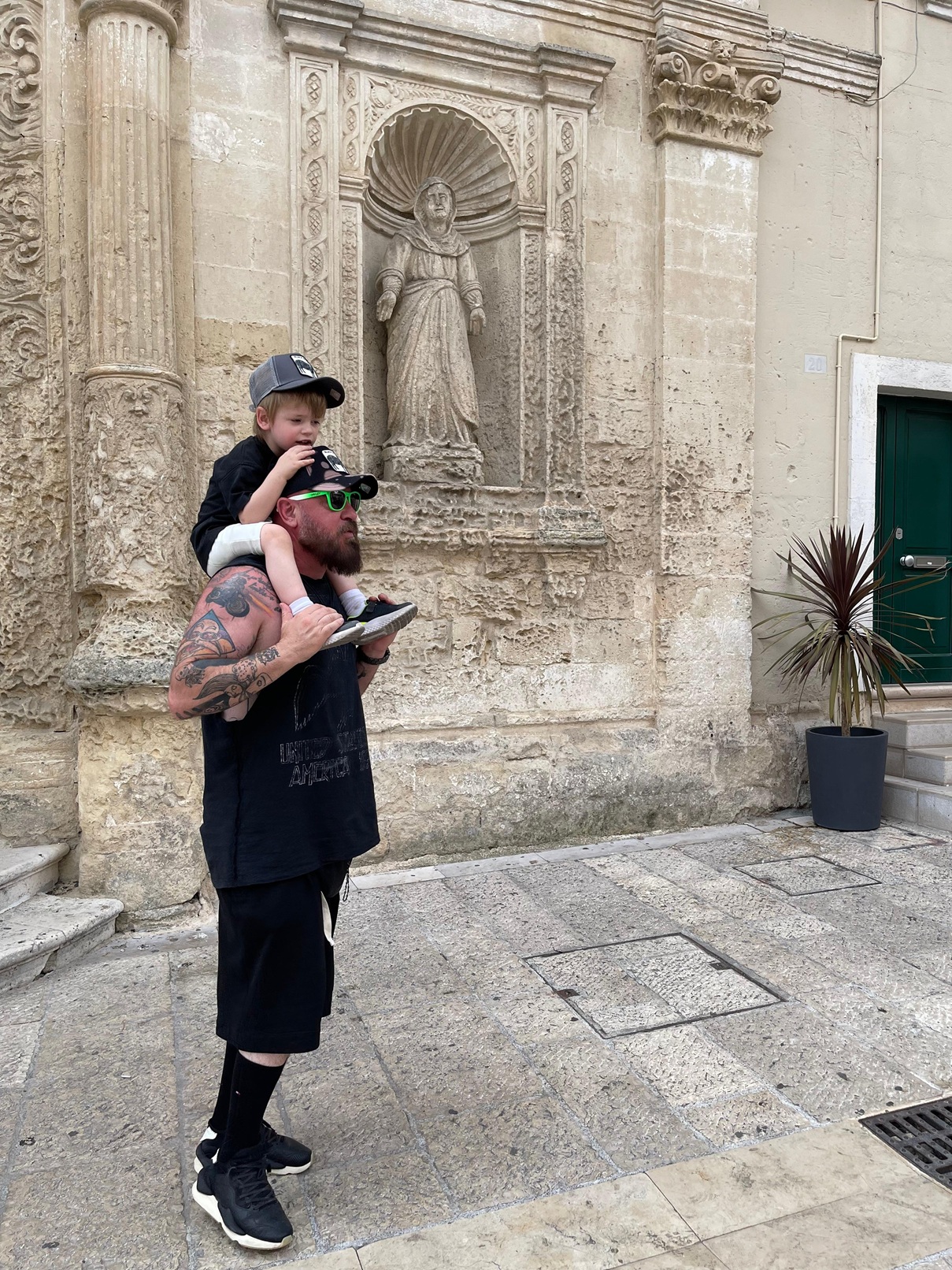 Andrei Coman, primarul din serialul „Iubire cu parfum de lavandă”, vară între Podișor și Puglia: „Toată lumea mă strigă dom’ primar!”
