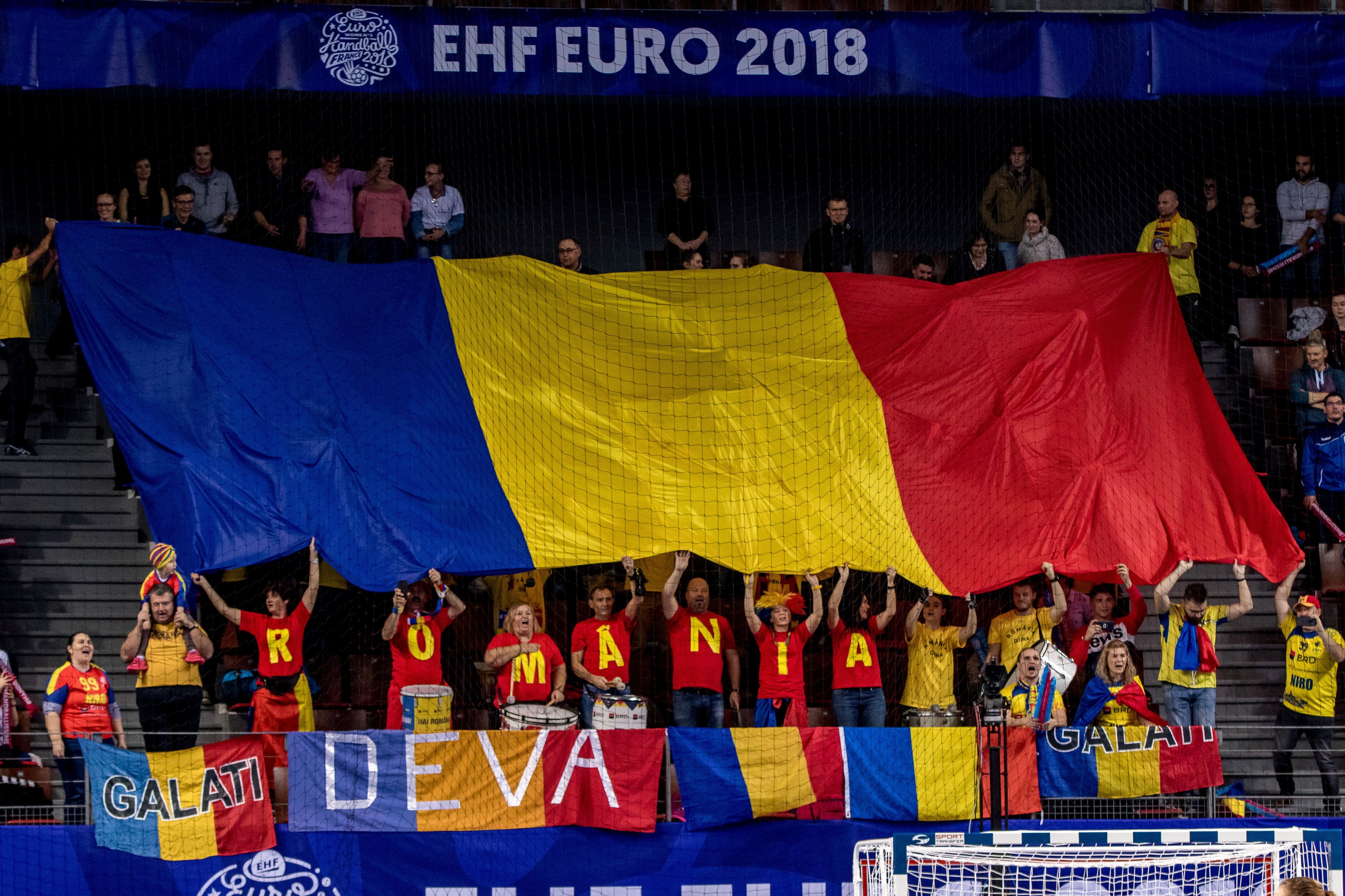 FOTO&VIDEO | Cine este toboșarul care dă tonul galeriei României la Euro 2018 de handbal feminin: "Vom da sută la sută în tribune!"