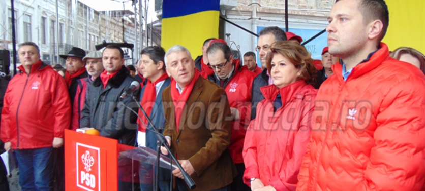 UPDATE / Miting PSD la Târgoviște. 10.000 de oameni au participat la o manifestație de susținere a Guvernului Grindeanu GALERIE FOTO