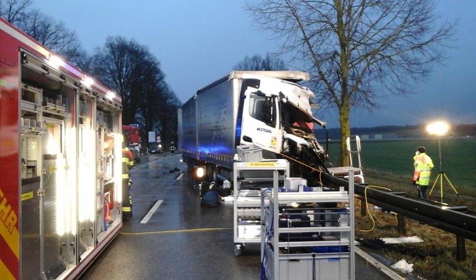 Șofer român de TIR aproape orb, după ce un camion a intrat direct în el pe contrasens, în Germania