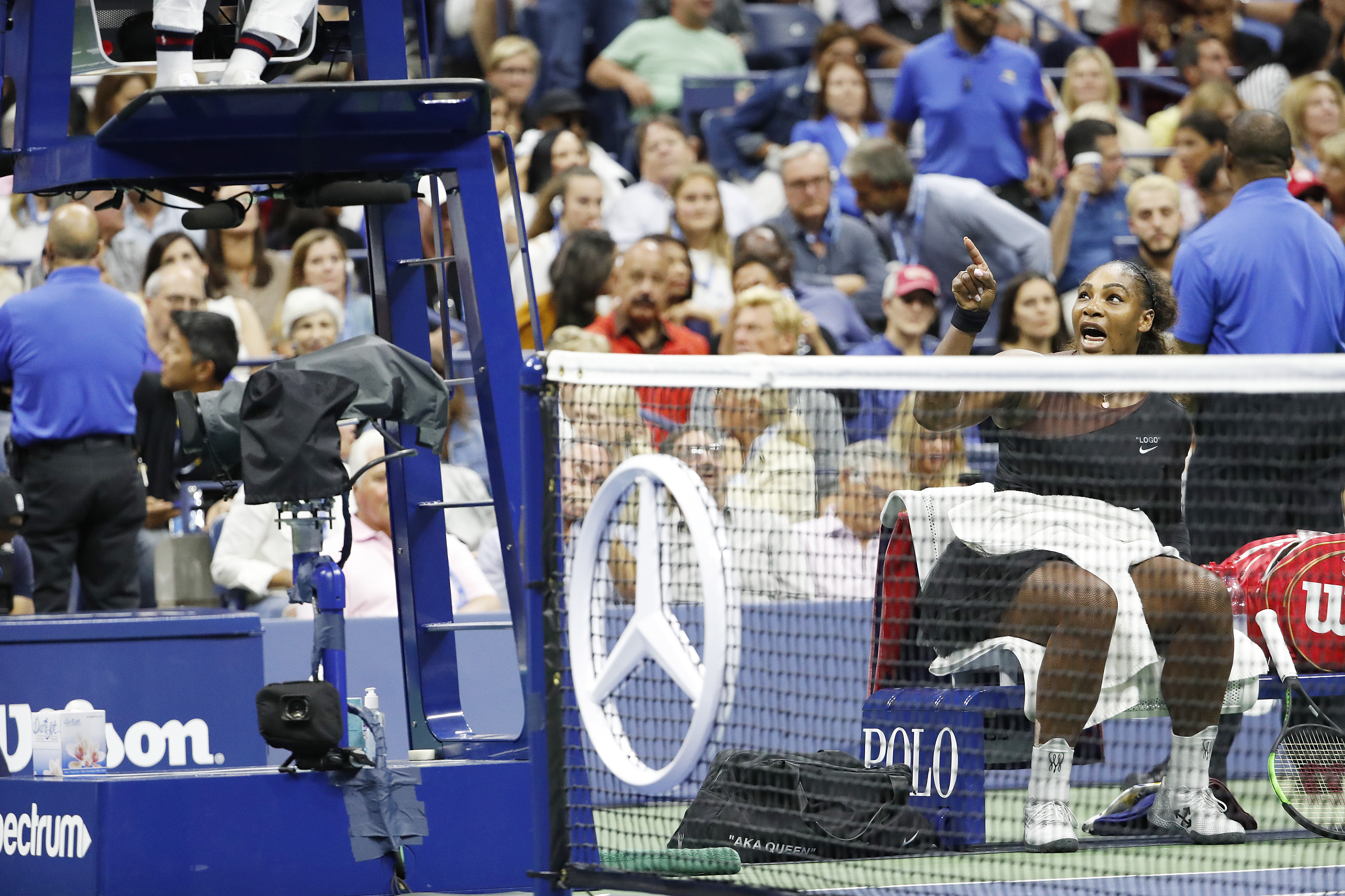 Serena Williams și-a ieșit din minți, în finala de la US Open. Arbitrul Carlos Ramos a supărat-o, iar Naomi Osaka i-a suflat titlul / VIDEO