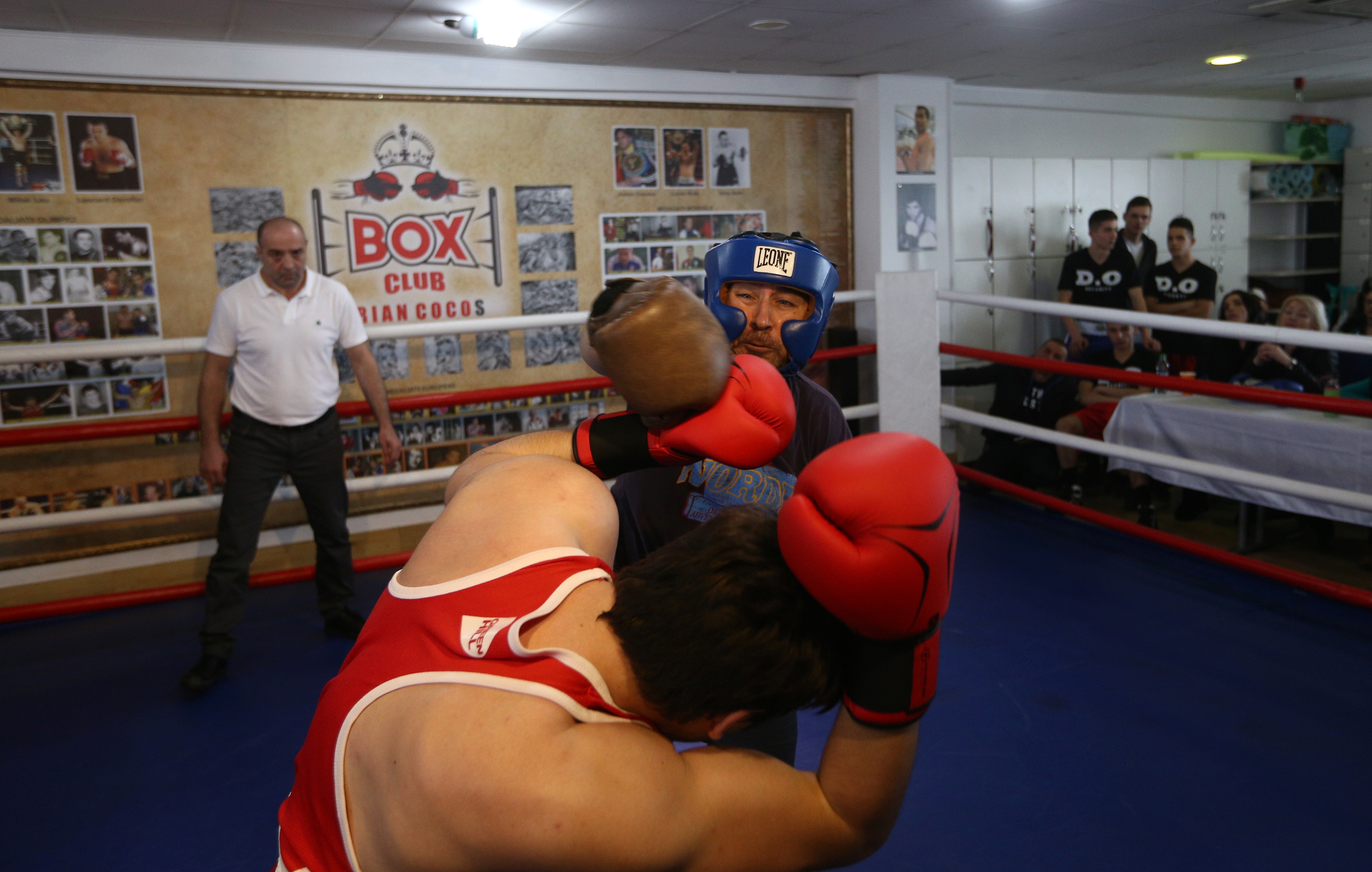 Mihai Dobrovolschi a urcat în ring și a luptat două minute pentru o cauză nobilă | GALERIE FOTO