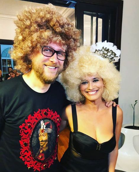 Cum s-au distrat Simona Gherghe și soțul ei de Revelion. Nimeni nu l-a mai văzut așa pe Răzvan Săndulescu | FOTO & VIDEO