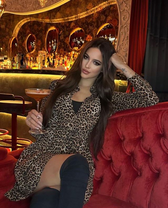 Fiica Andreei Berecleanu, surprinsă alături de Alex Pițurcă. Cum a fost fotografiată Eva Zaharescu când credea că nu o vede nimeni