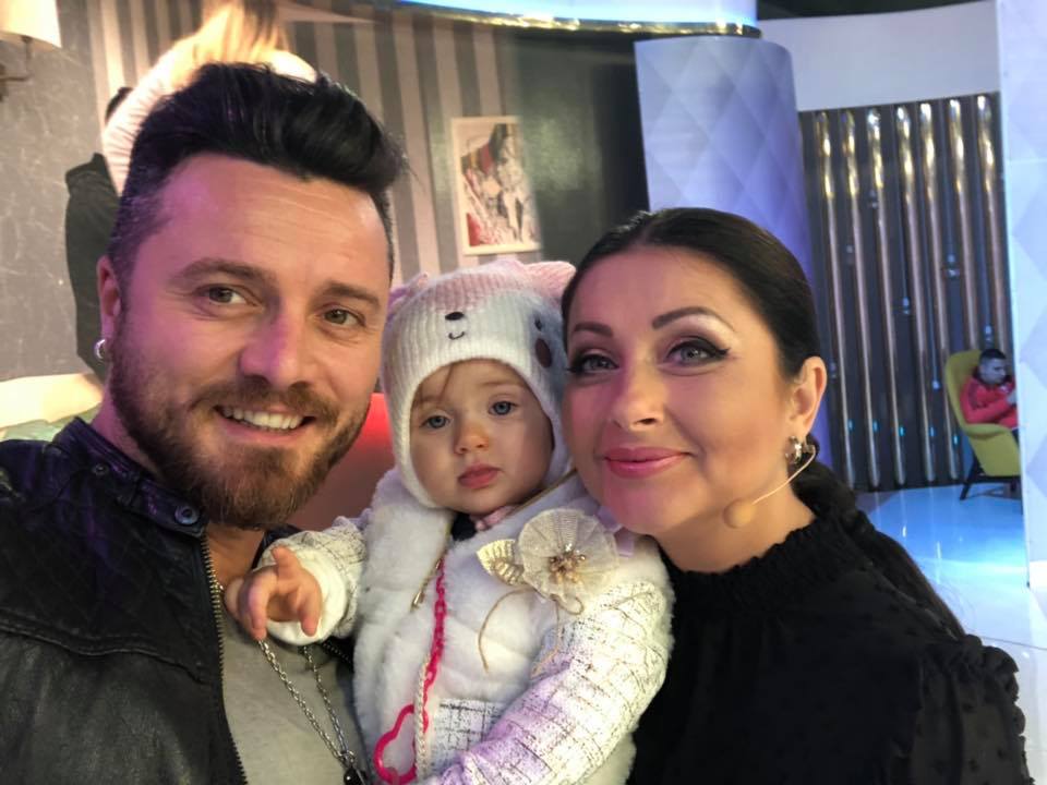 Fetița Gabrielei Cristea a avut prima ședință foto înainte de Crăciun. Ce frumoasă e Victoria