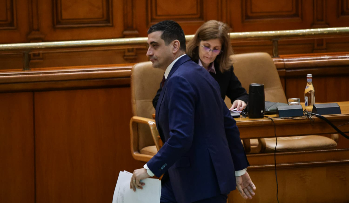 Ce nu s-a văzut la televizor în timpul votului moțiunii de cenzură împotriva Guvernului Bolojan. Negocieri în șoaptă, telefoane pe fugă și calcule la limită