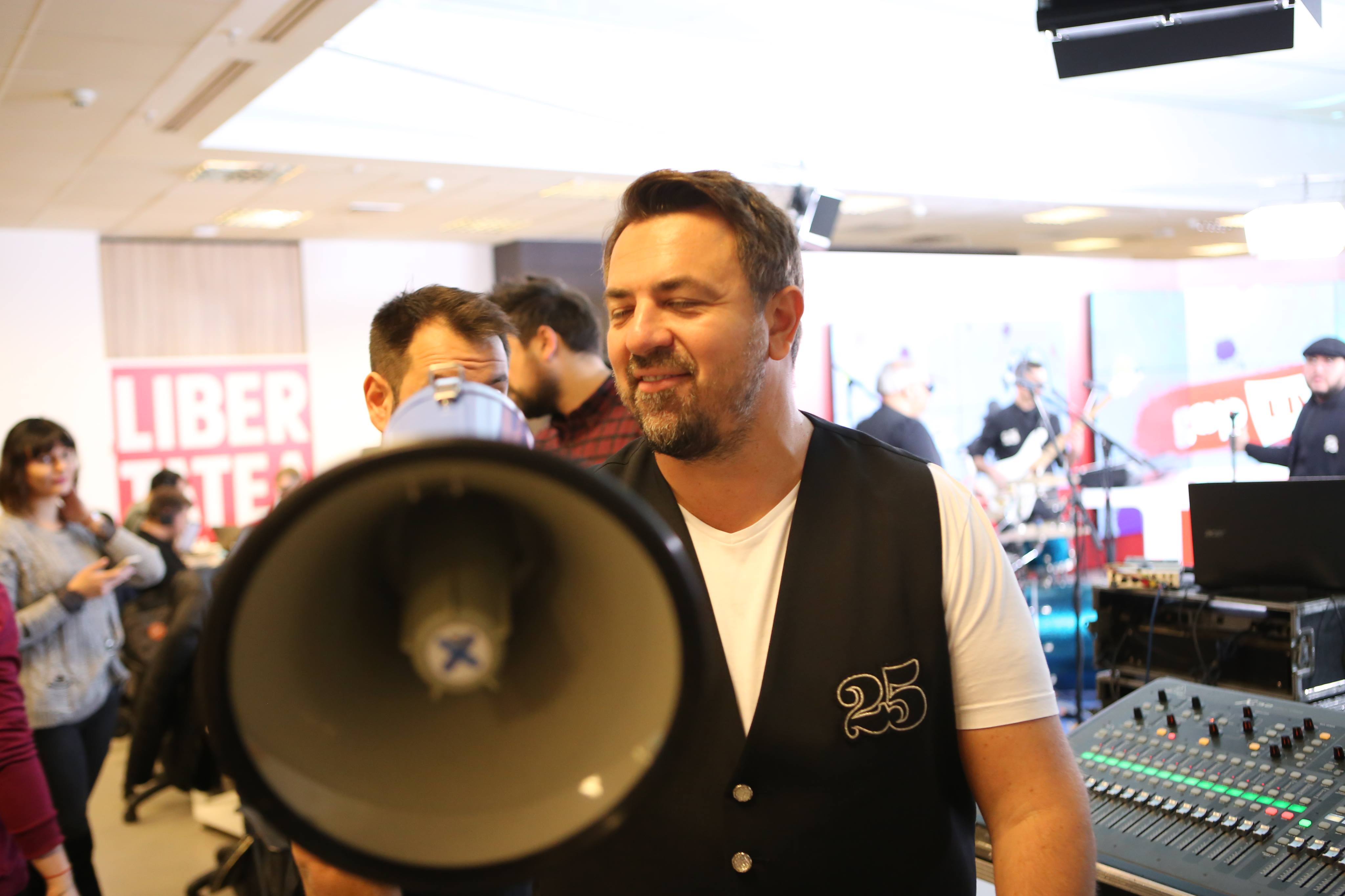VIDEO / Show de senzație la Libertatea! Horia Brenciu a cântat în studioul Ringier