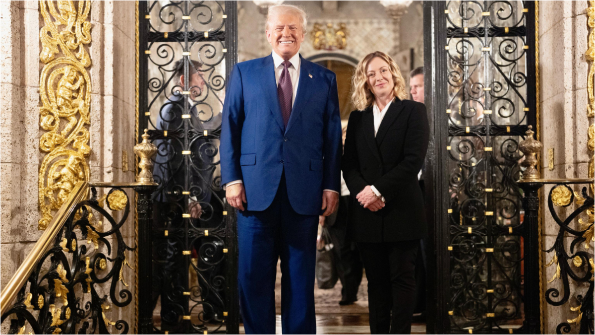 Giorgia Meloni i-a făcut o vizită surpriză lui Donald Trump, la reședința sa din Florida. „Sunt aici cu o femeie fantastică” 