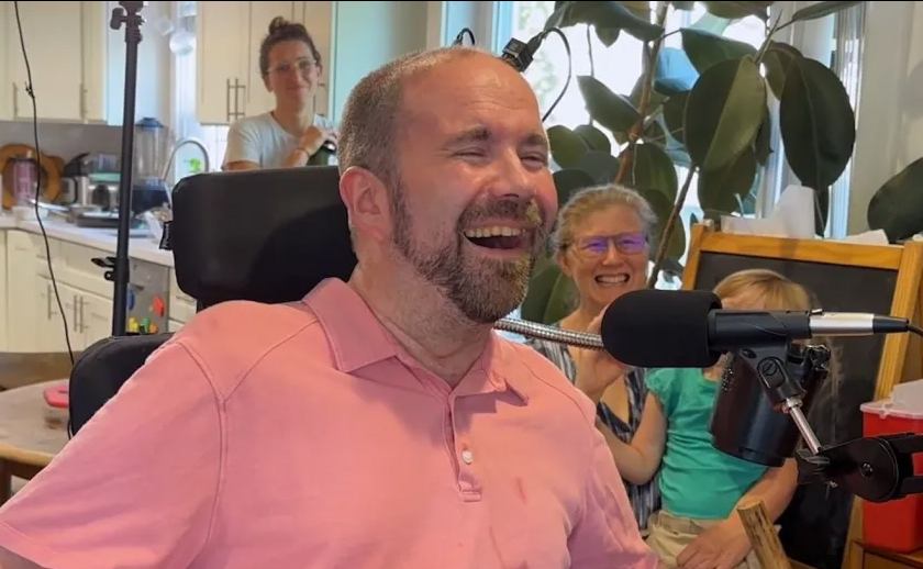 „Új esélyt kaptam az orvosoknak köszönhetően” – Gondolatolvasó számítógép segítségével beszél a lebénult férfi