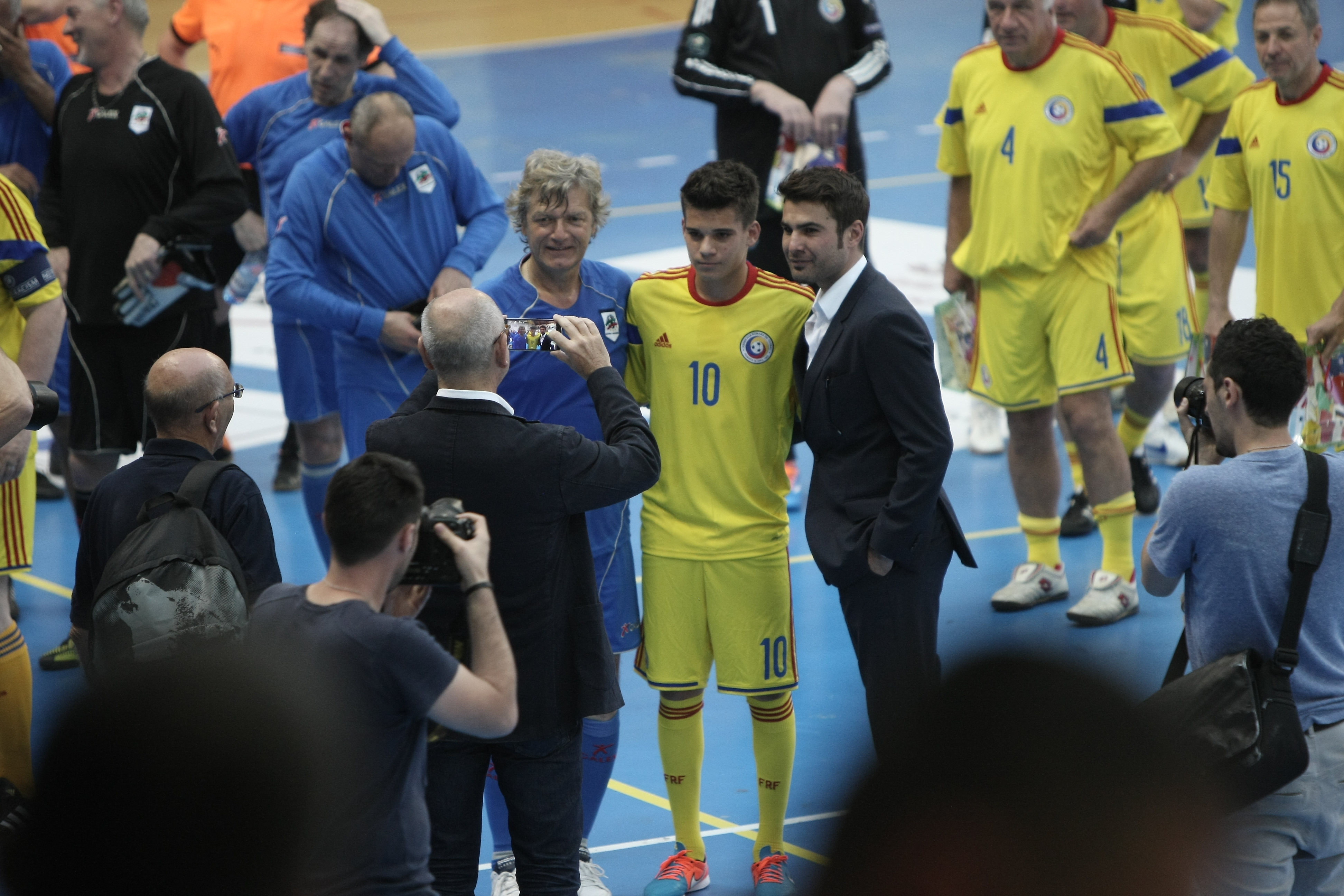 Ianis Hagi împlinește 18 ani. Fotbalistul își serbează majoratul la Florența. Debutează duminică în Serie A? | GALERIE FOTO