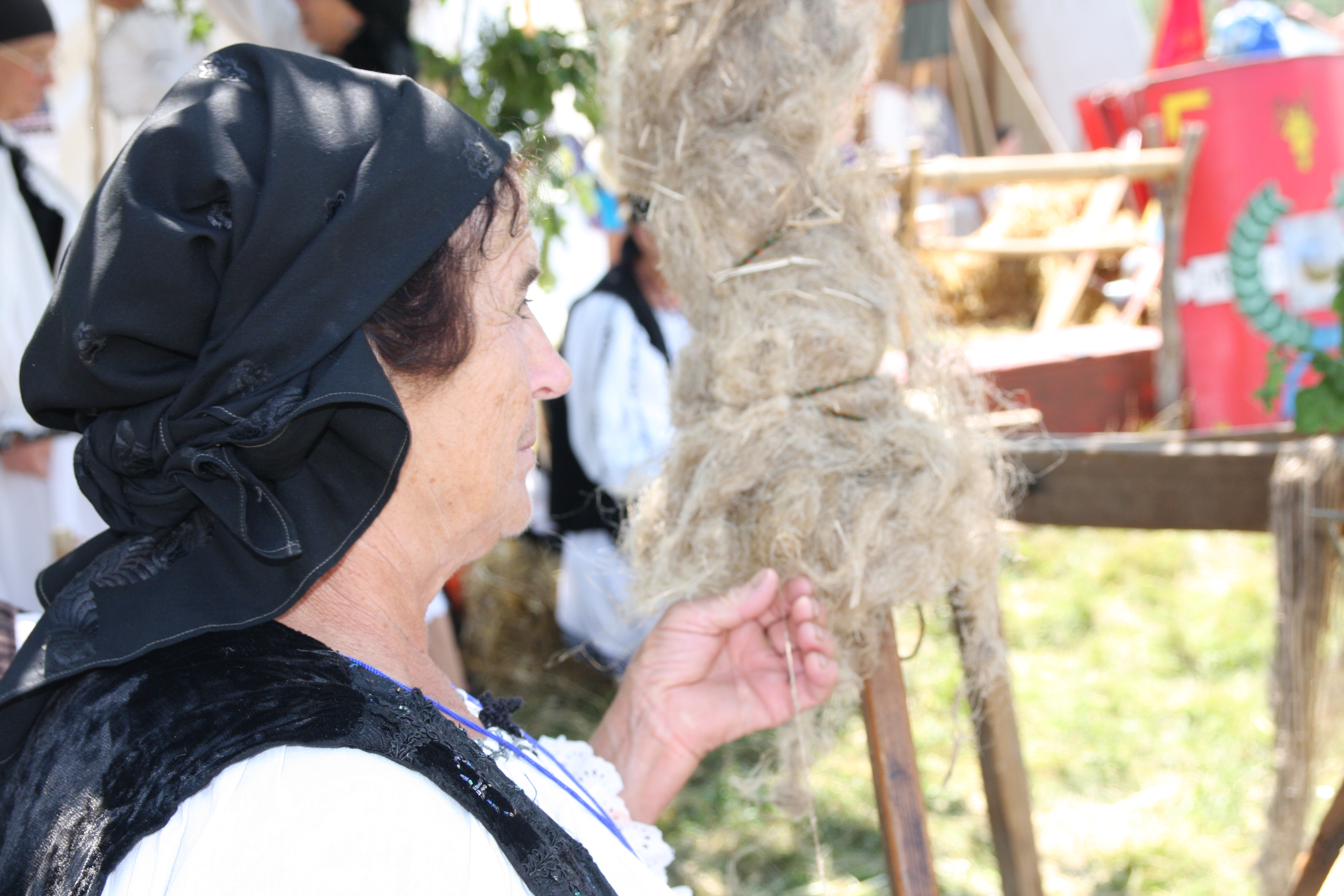 Bijuterii din dinți de nutrie la unicul festival celtic din Europa de Est | GALERIE FOTO