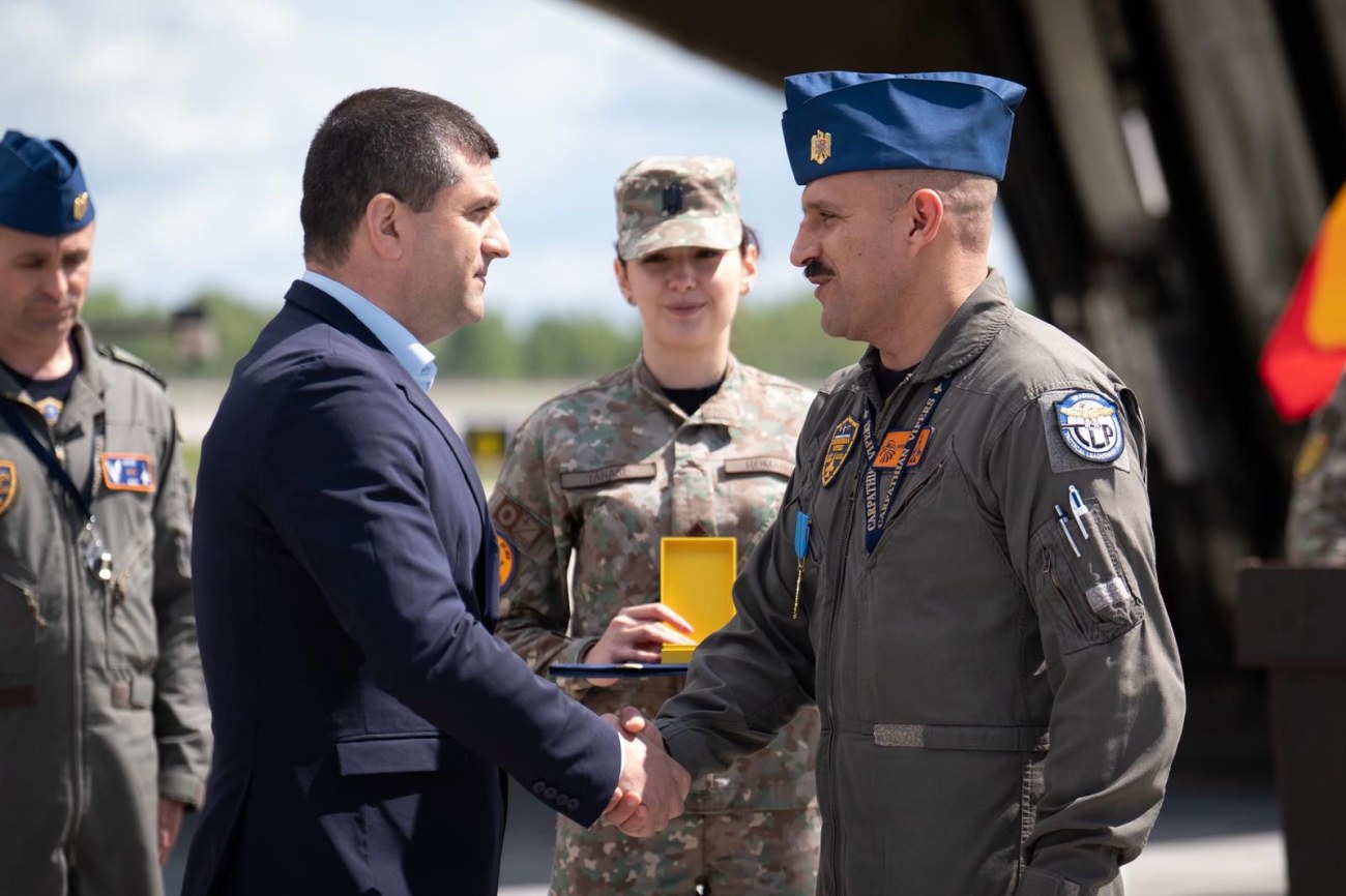 Pilotul român de F-16 care a doborât o dronă în Estonia, decorat de Radu Miruță și conducerea MApN: „În spatele acelui moment au stat ani de pregătire”