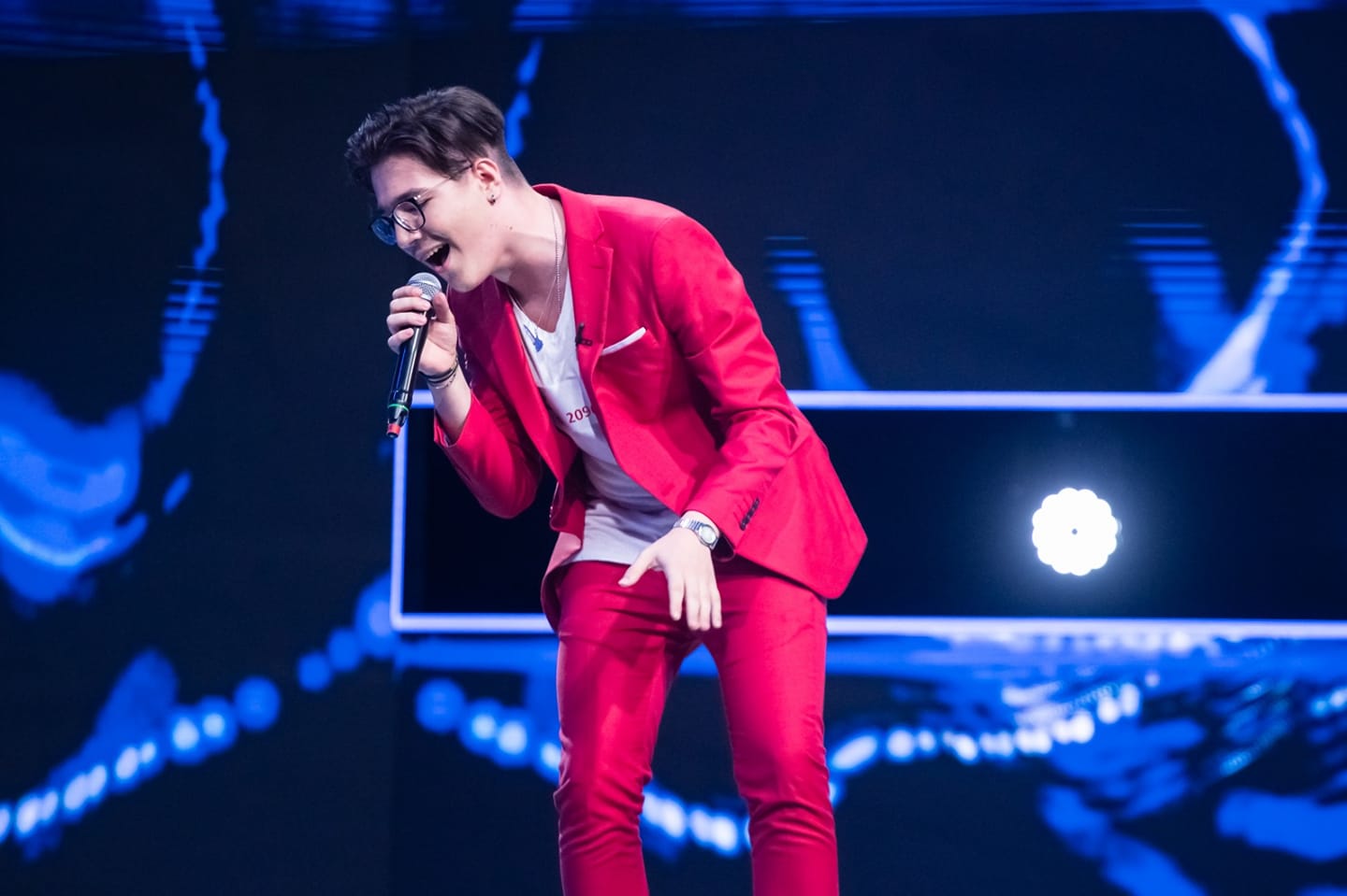 Cine e Theodor Andrei, reprezentantul României la Eurovision 2023. Tânărul are peste 100 de melodii compuse
