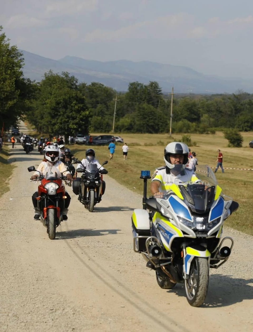 Acasă la Brâncuși. De la Artă la genialitate: motocicliști în ie, drone desenând Măiastra, ikebana cu imortele și Turneul Stradivarius