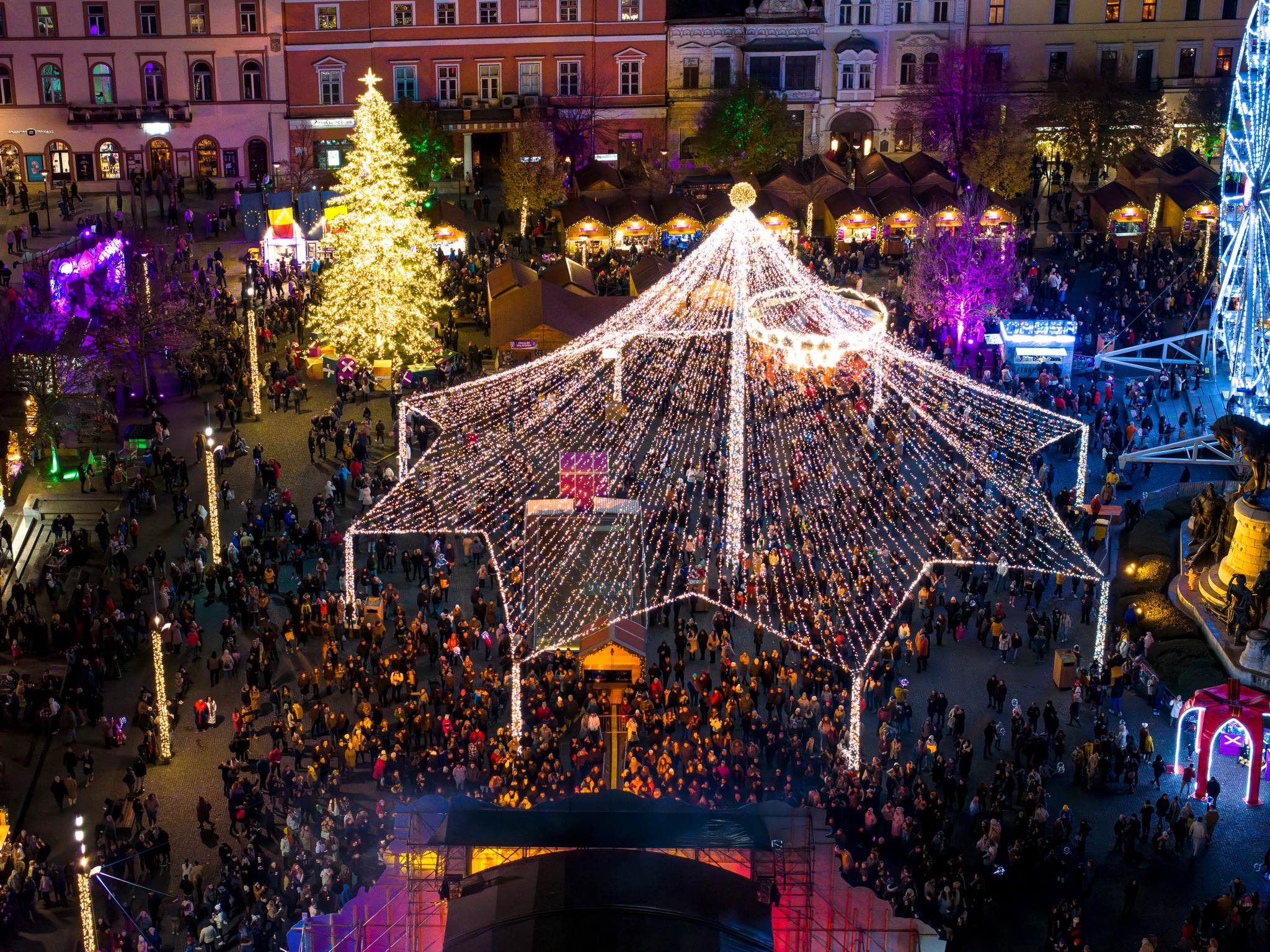 Târgul de Crăciun Cluj 2024. Adio, focuri de artificii! Anul acesta, cerul se „aprinde” de drone, lasere și proiecții video