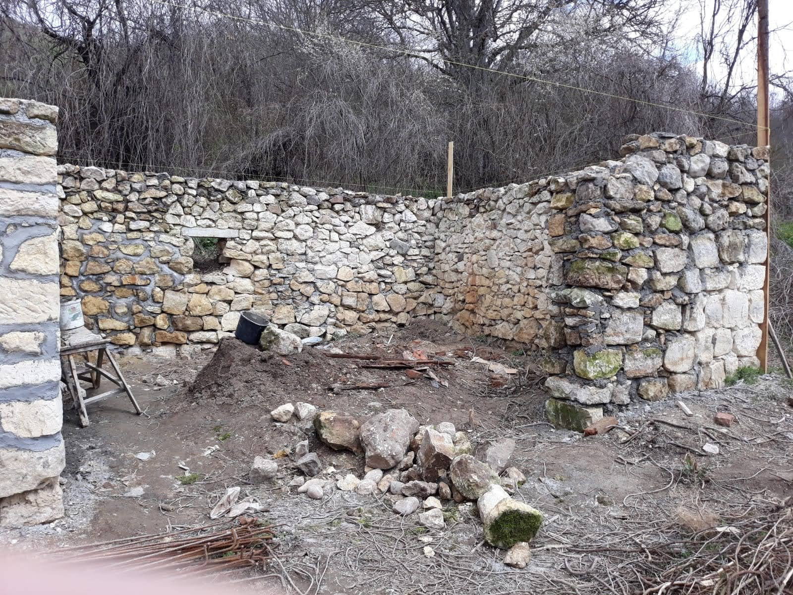 REPORTAJ. Problemele unui antreprenor întors acasă: „Cei de la ISU m-au întrebat: «Dar plan de evacuare cădere meteoriți aveţi?» Glumeau sau nu?”