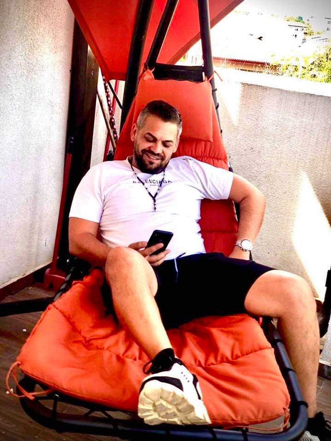 Creatorul de modă Eugen Olteanu a murit la vârsta de 42 de ani. A lansat una dintre cele mai controversate colecții inspirate din tragedia de la Colectiv