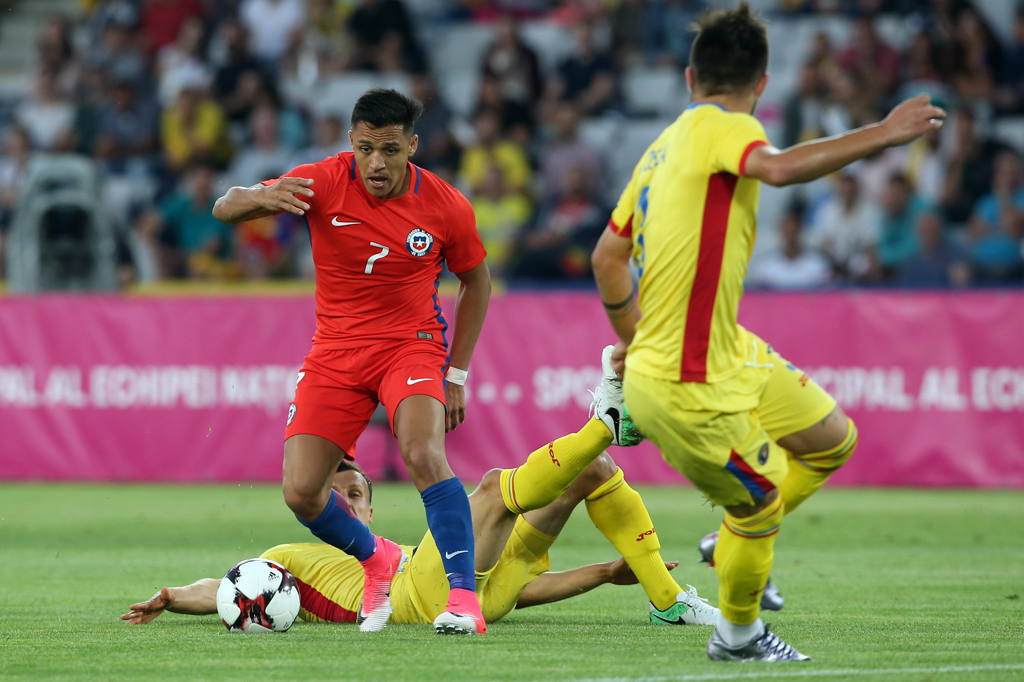 LIVE TEXT România - Chile 3-2. Marți 13 cu noroc! Am revenit de la 0-2. Stancu și Stanciu au marcat două goluri fabuloase. Debutantul Băluță, un jucător căruia cifra 13 i-a marcat viața și cariera, a adus victoria / VIDEO