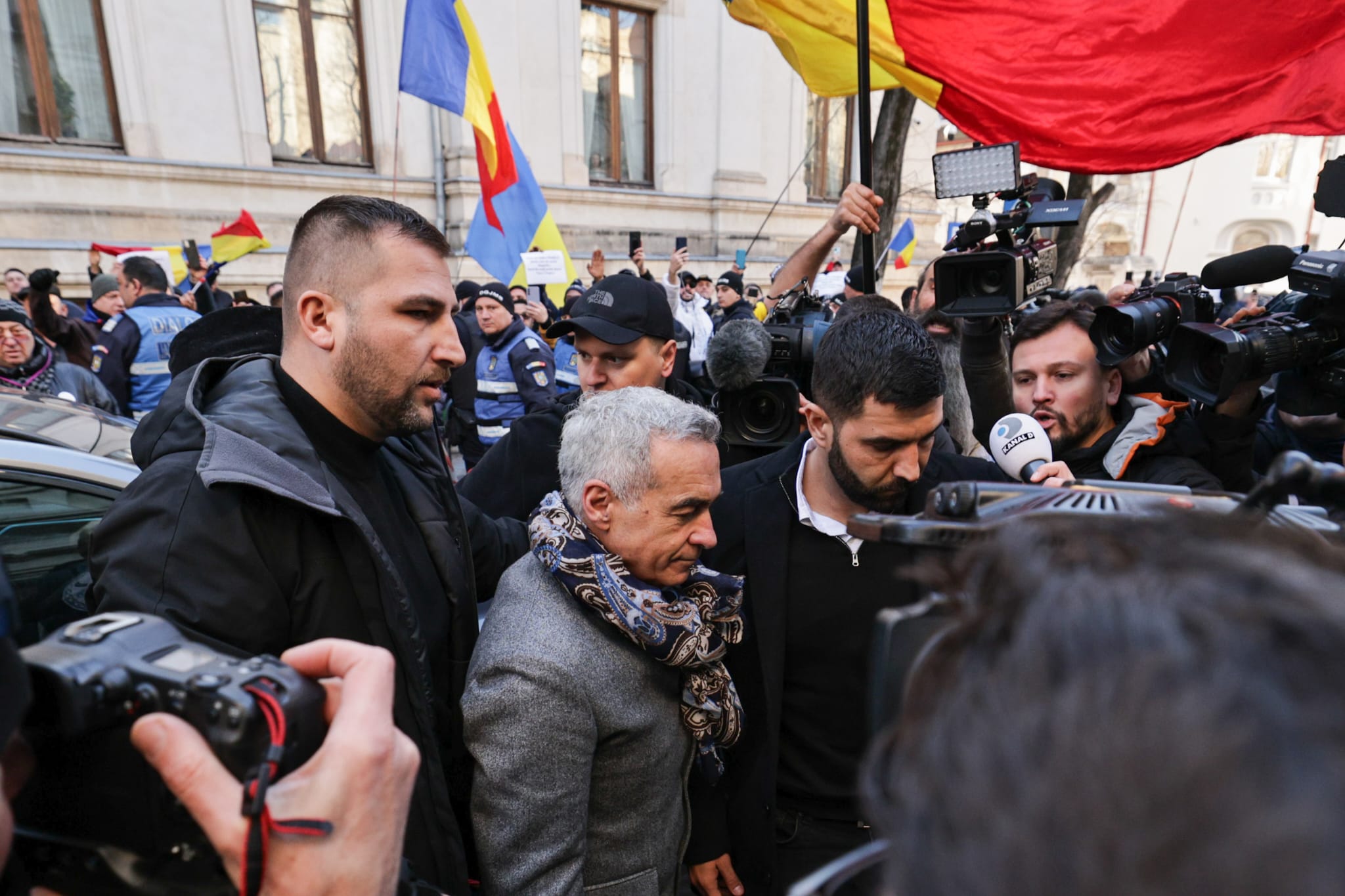 Călin Georgescu află mâine dacă scapă de controlul judiciar: „Sunt foarte încrezător”