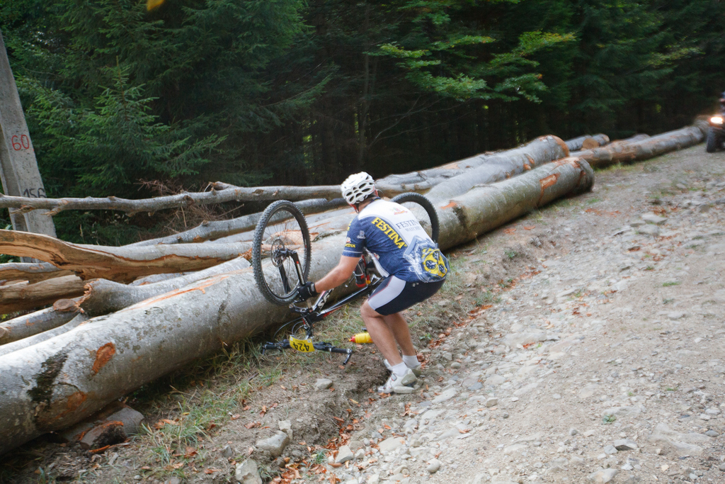 206 concurenți. la cea de-a III-a ediție a competiției de mountain bike din Moinești și Zemeș
