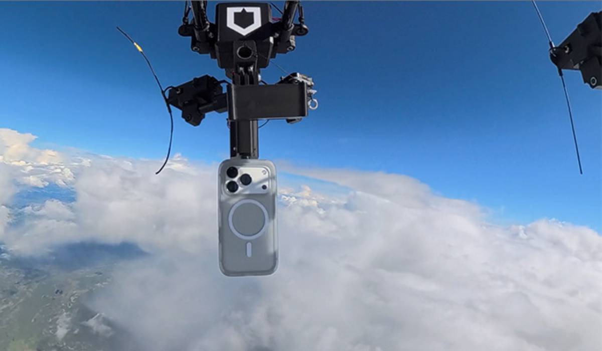 Un telefon mobil a fost aruncat de la 30.607 metri, din stratosferă, și a fost găsit intact după 5 ore