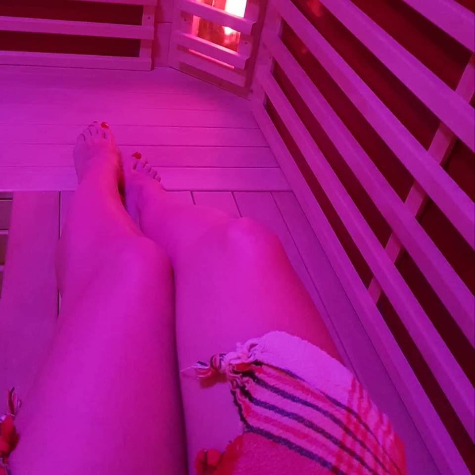 Cea mai sexy ipostază cu Andreea Marin. Și-a pus cel mai decoltat sutien la saună | FOTO