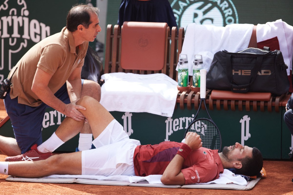 Novak Djokovici s-a retras de la Roland Garros, din cauza unei accidentări, și va pierde locul 1 în clasamentul ATP