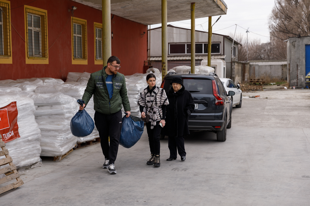 „Le-am adus o geacă din puf de gâscă, să țină de cald”. Bunăvoința doamnei Elisabeta din Constanța, una dintre donatoarele pentru cutremurul din Turcia