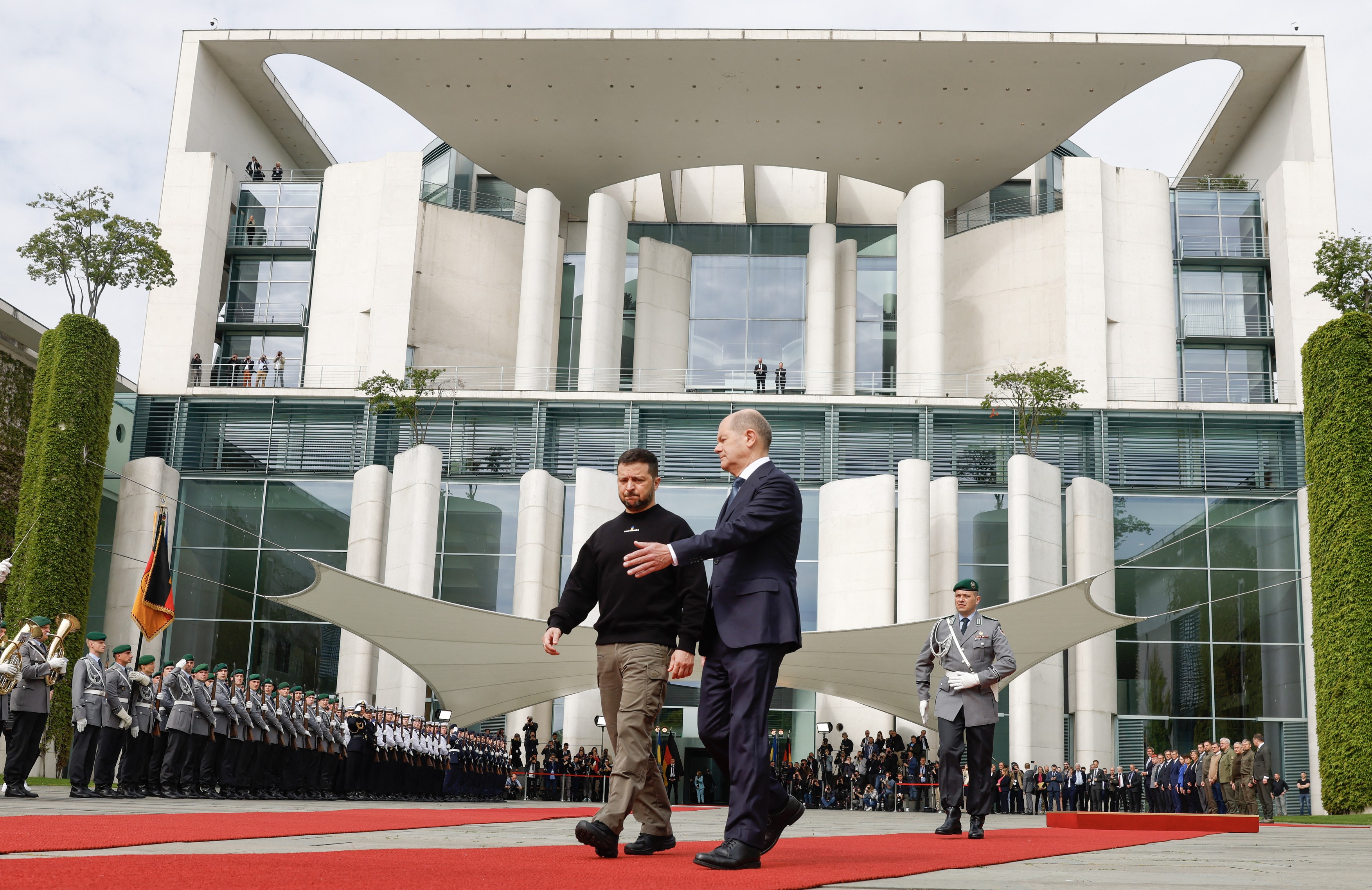Zelenski, la Berlin: Putem face chiar în acest an ca înfrângerea Rusiei să fie „ireversibilă". Ce asigurări i-a dat Scholz