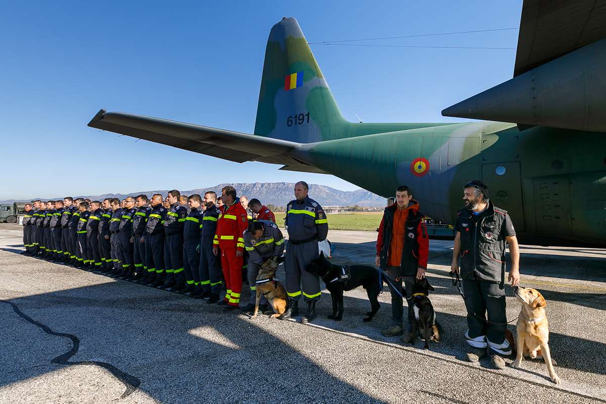 Oameni și câini au muncit împreună în iadul din Albania. Challapa, maidaneza salvată care a devenit salvatoare