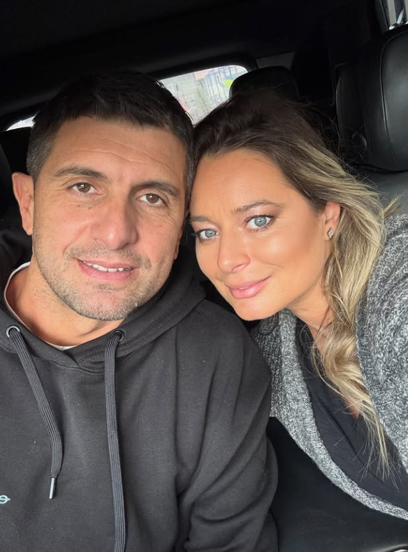 Imagini emoționante cu fetițele Laurei Cosoi, în timp ce pregătesc tortul pentru tatăl lor. Cosmin Curticăpean împlinește 50 de ani