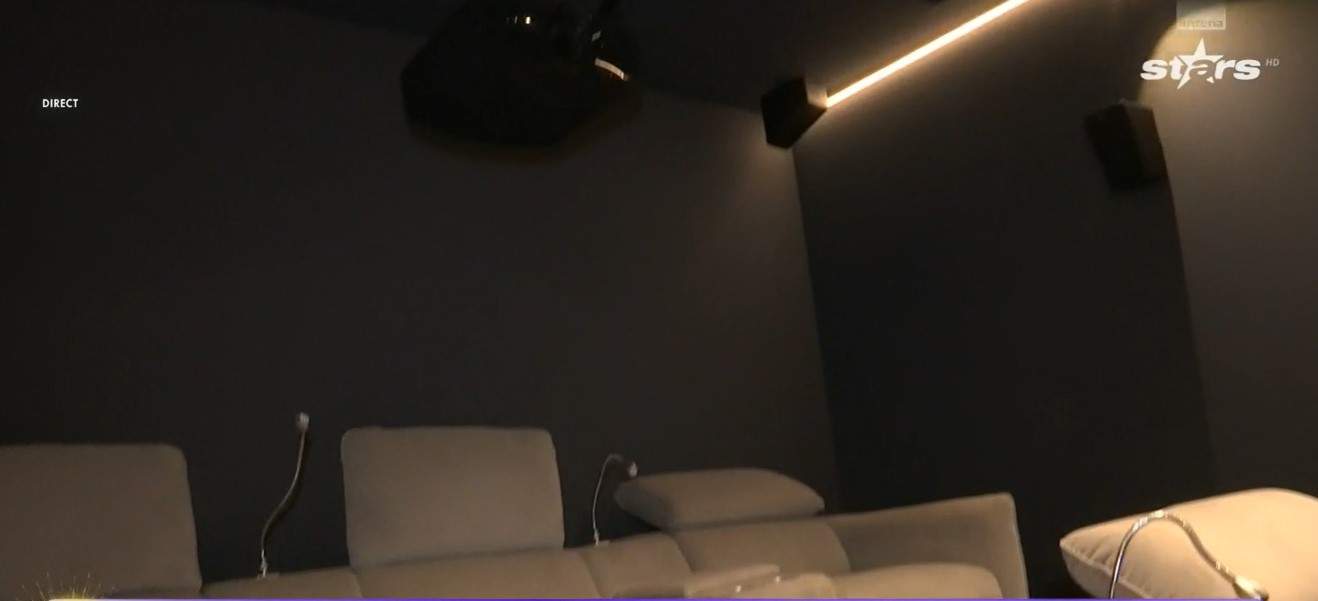 Imagini din casa în care locuiește Andreea Popescu. Are saună și cinema privat în penthouse
