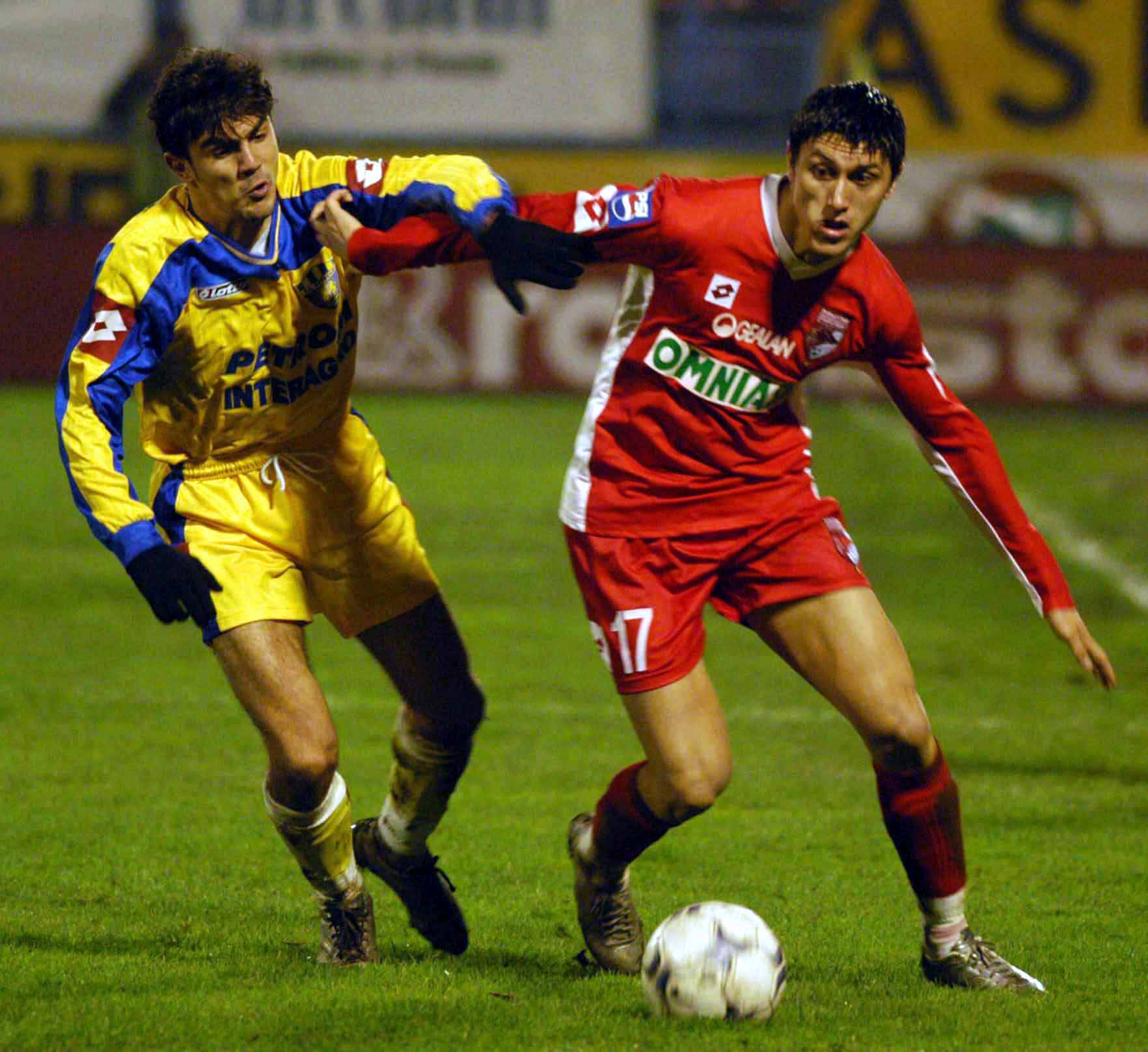 Liga 1, etapa 1, play-off: Dinamo - Steaua (duminică, ora 20.30, Digi, Dolce, Look). ^Ciprian Marica va fi cel mai fluierat fotbalist de pe teren