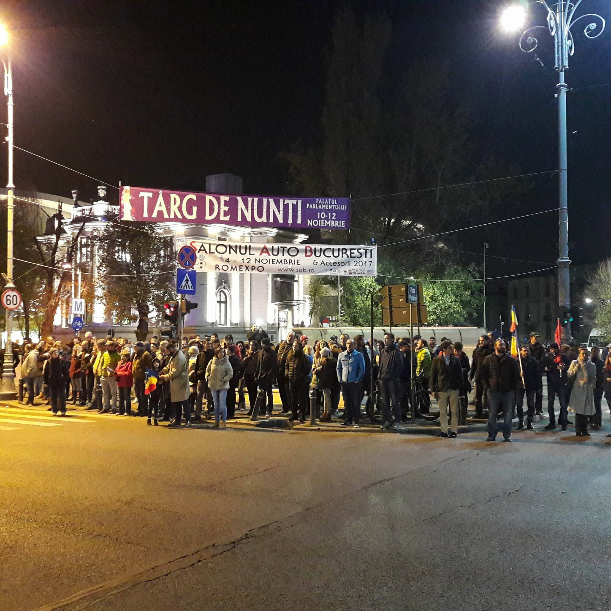 FOTO&VIDEO/ Protest în Capitală. 20.000 de oameni au participat la un marș din fața Guvernului până la Palatul Parlamenului