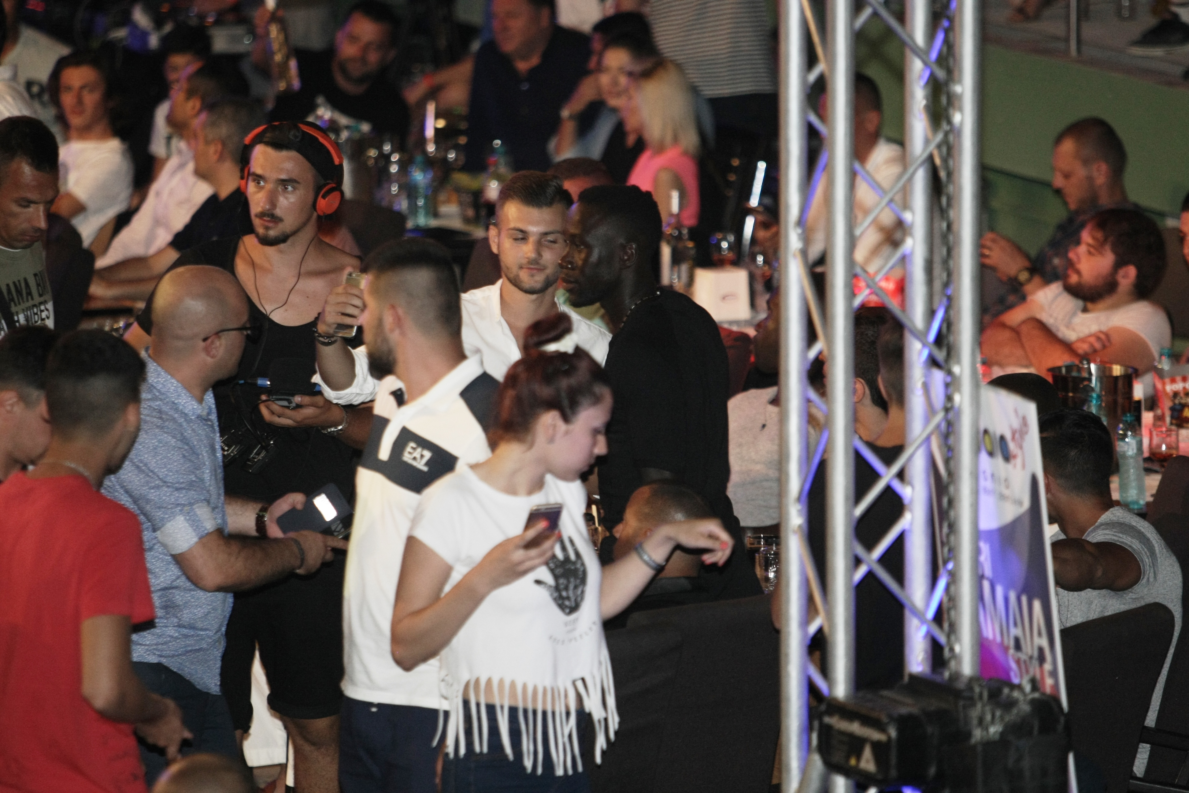 Superkombat. Ne-a bătut, dar ne iubește nebunește! Francezul Sagna, star la Man. City, nu se mai satură de litoralul nostru / GALERIE FOTO