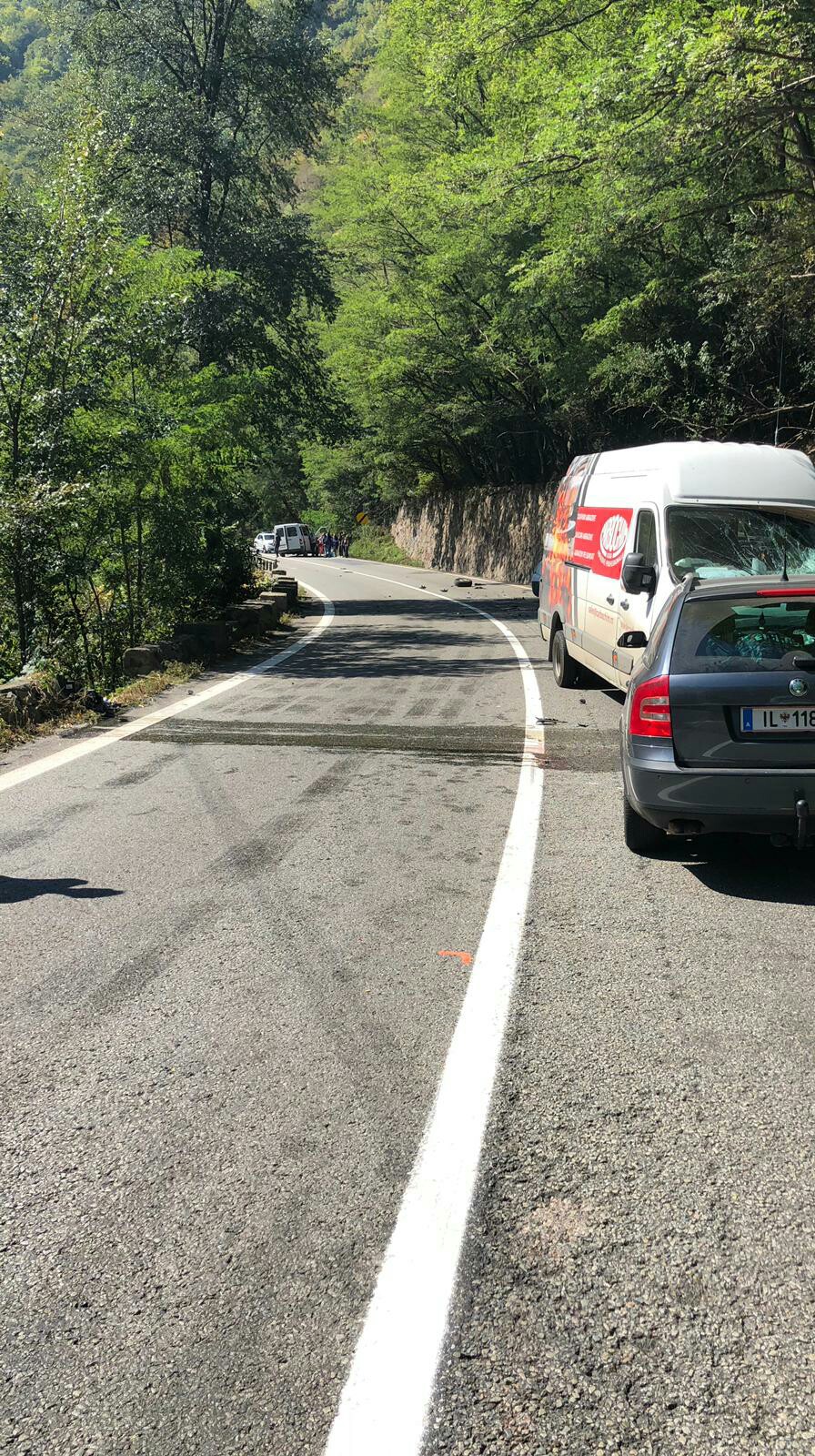 UPDATE: 13 oameni, la spital în urma accidentului de pe Valea Oltului. Patru dintre ei sunt grav răniți
