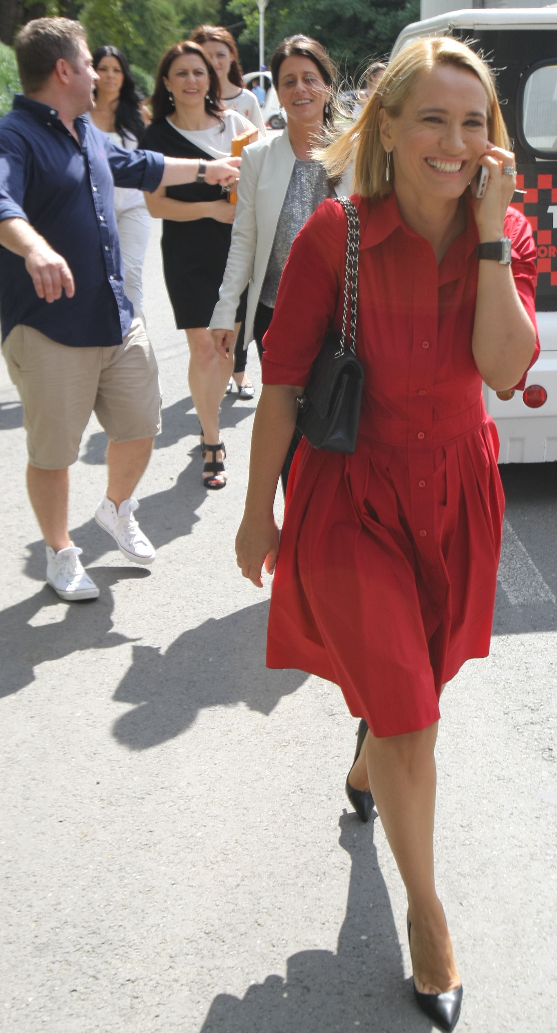 Lady in Red. Andreea Esca și obsesia ei pentru roșu! Rochiile cu care vedeta PRO TV se afișează de câțiva ani