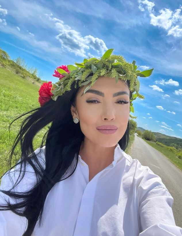 Imagini cu Andreea Mantea la plajă. Cum arată prezentatoarea în costum de baie
