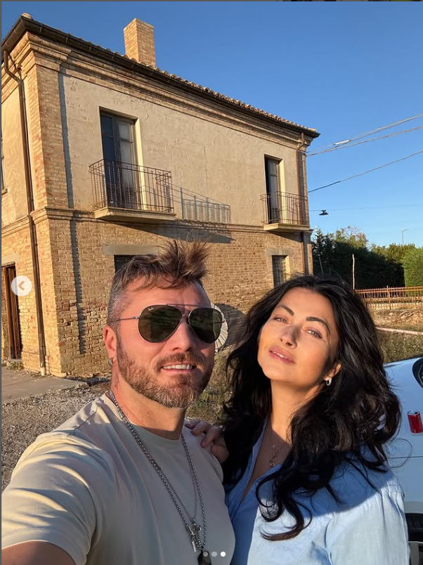 Cum au ajuns Gabriela Cristea și Tavi Clonda să își cumpere casă în Italia. Inițial au vrut să facă investiția în România. „Ne-am uitat și în Toscana”
