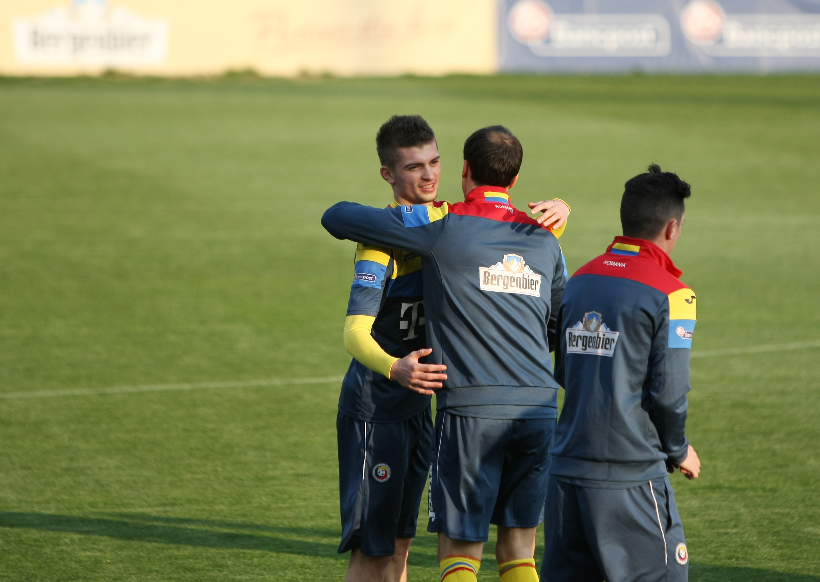 România - Lituania (amical, miercuri, 20.00, Giurgiu). Atenție, tricolori! Iordănescu, cel mai prost plătit selecționer de la Euro,  nu glumește! ”Tata Puiu” a lăsat mereu acasă jucători care au jucat în preliminarii și a luat câte trei-patru debutanți la turneele finale
