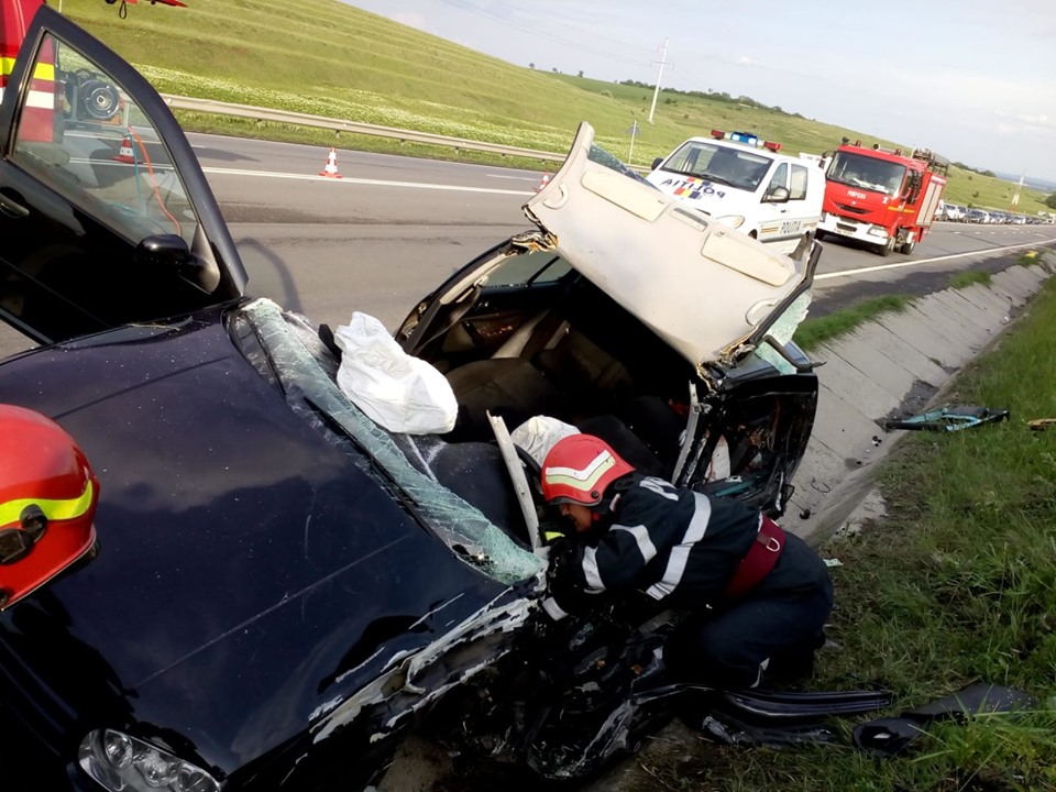 O femeie din Bulgaria a murit în România, într-un grav accident petrecut pe DN5 (GALERIE FOTO)
