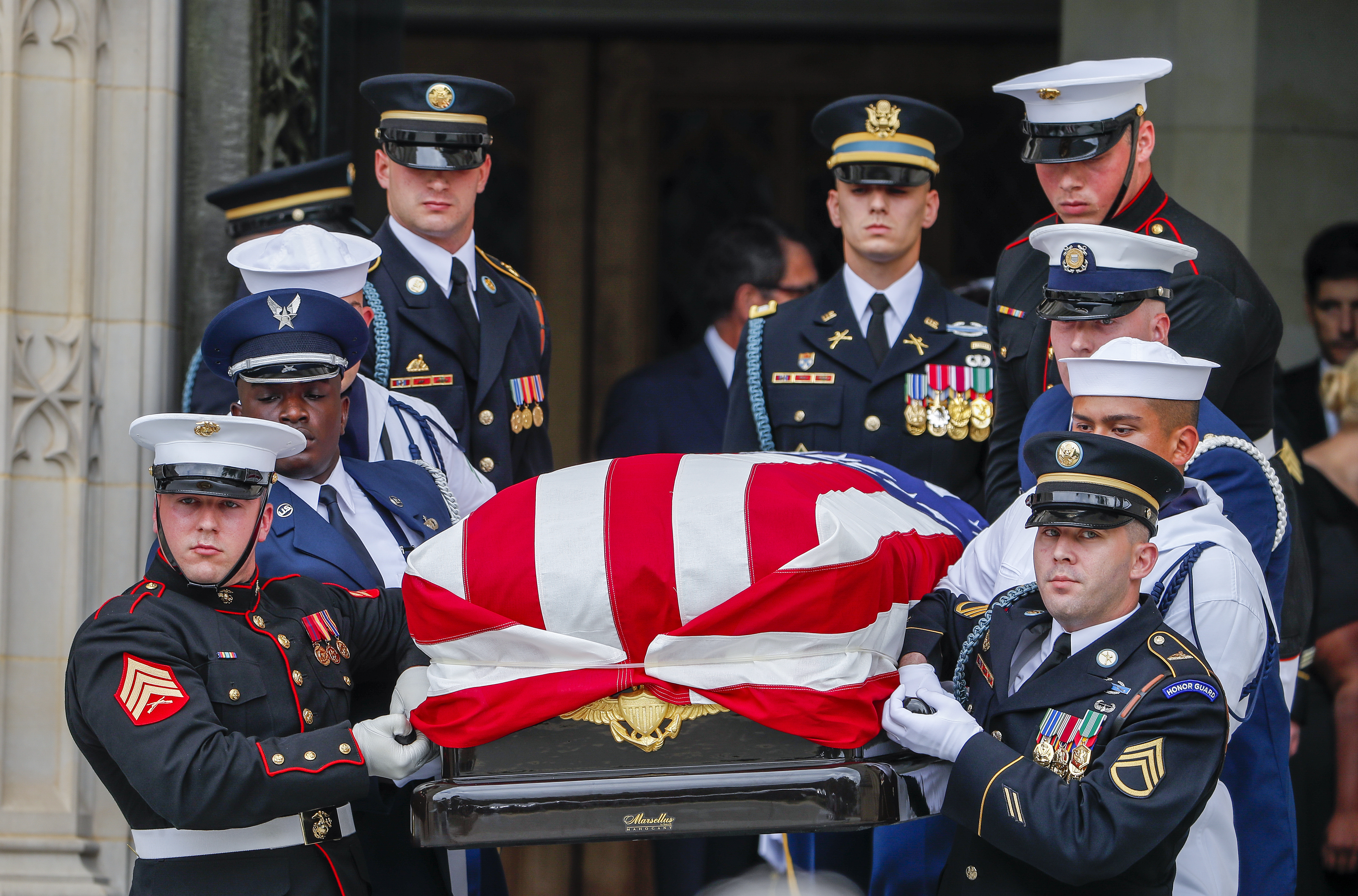 Funeralii naţionale pentru John McCain, în SUA. Mesajul acid al fiicei sale, la adresa lui Trump (FOTO)