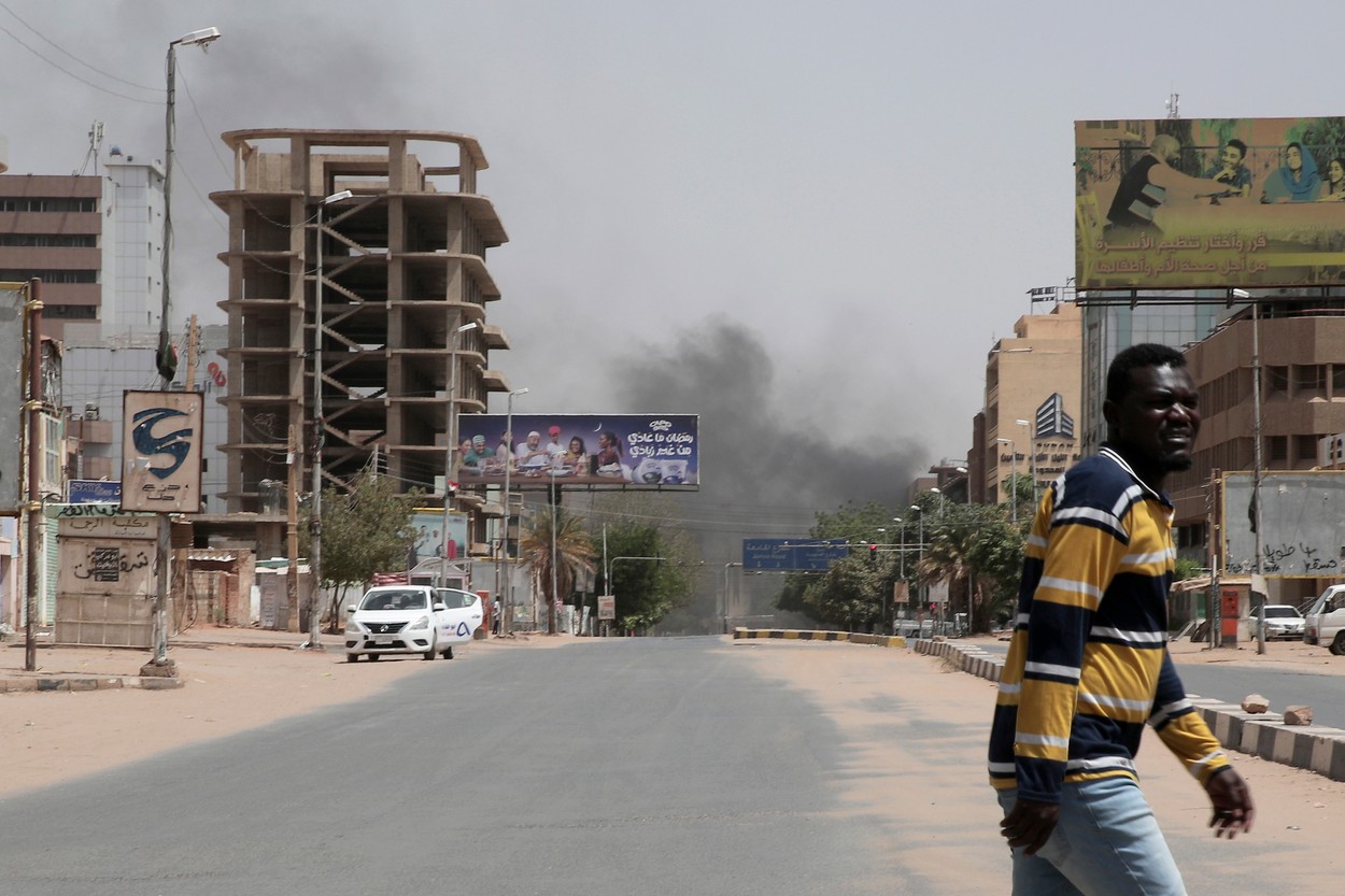 Lovitură de stat în desfășurare în Sudan. Ciocniri între armată și trupele paramilitare la Khartoum