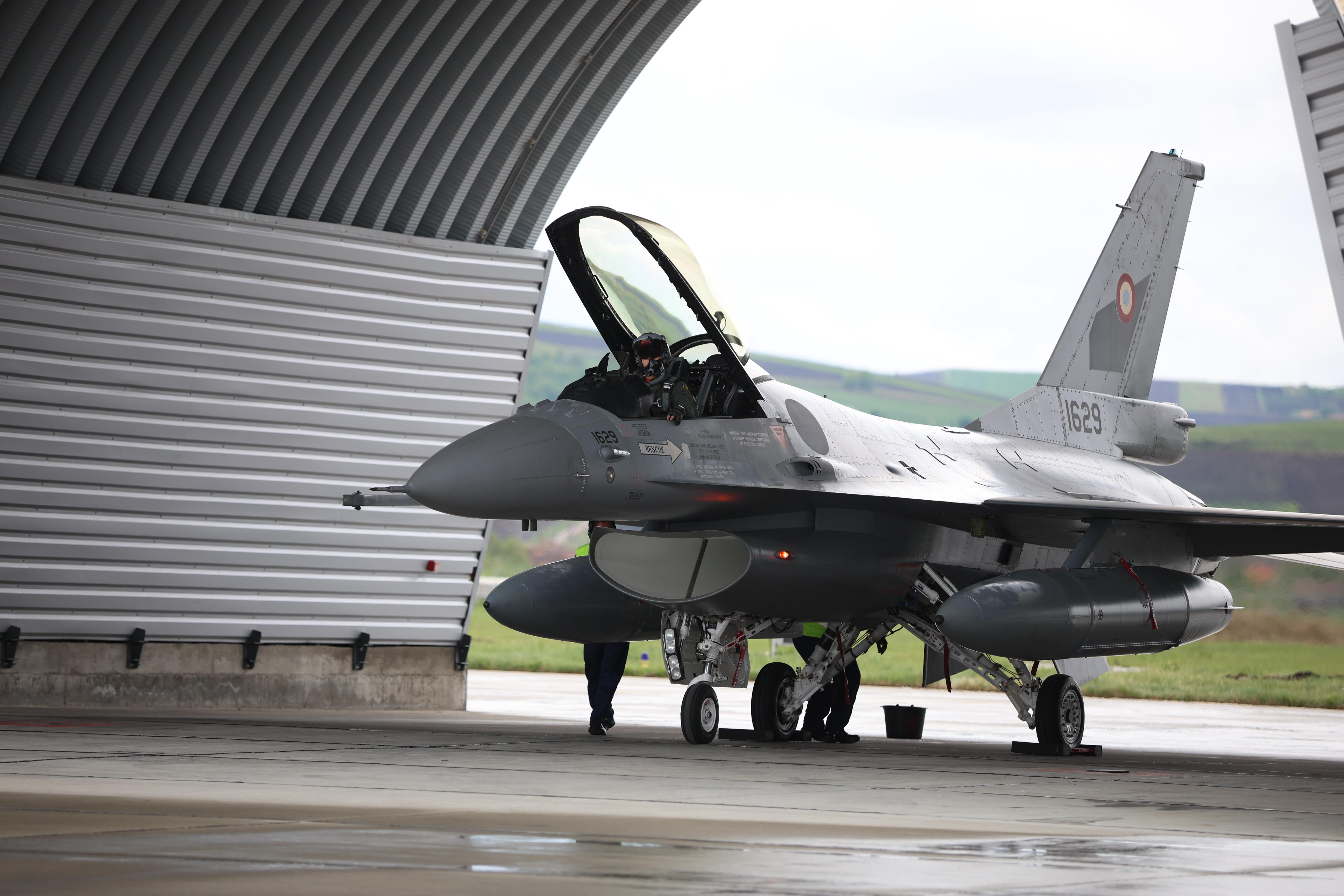 Alte trei avioane F-16 Fighting Falcon cumpărate din Norvegia au ajuns în România. MApN: „Ne consolidăm capabilităţile de apărare aeriană”