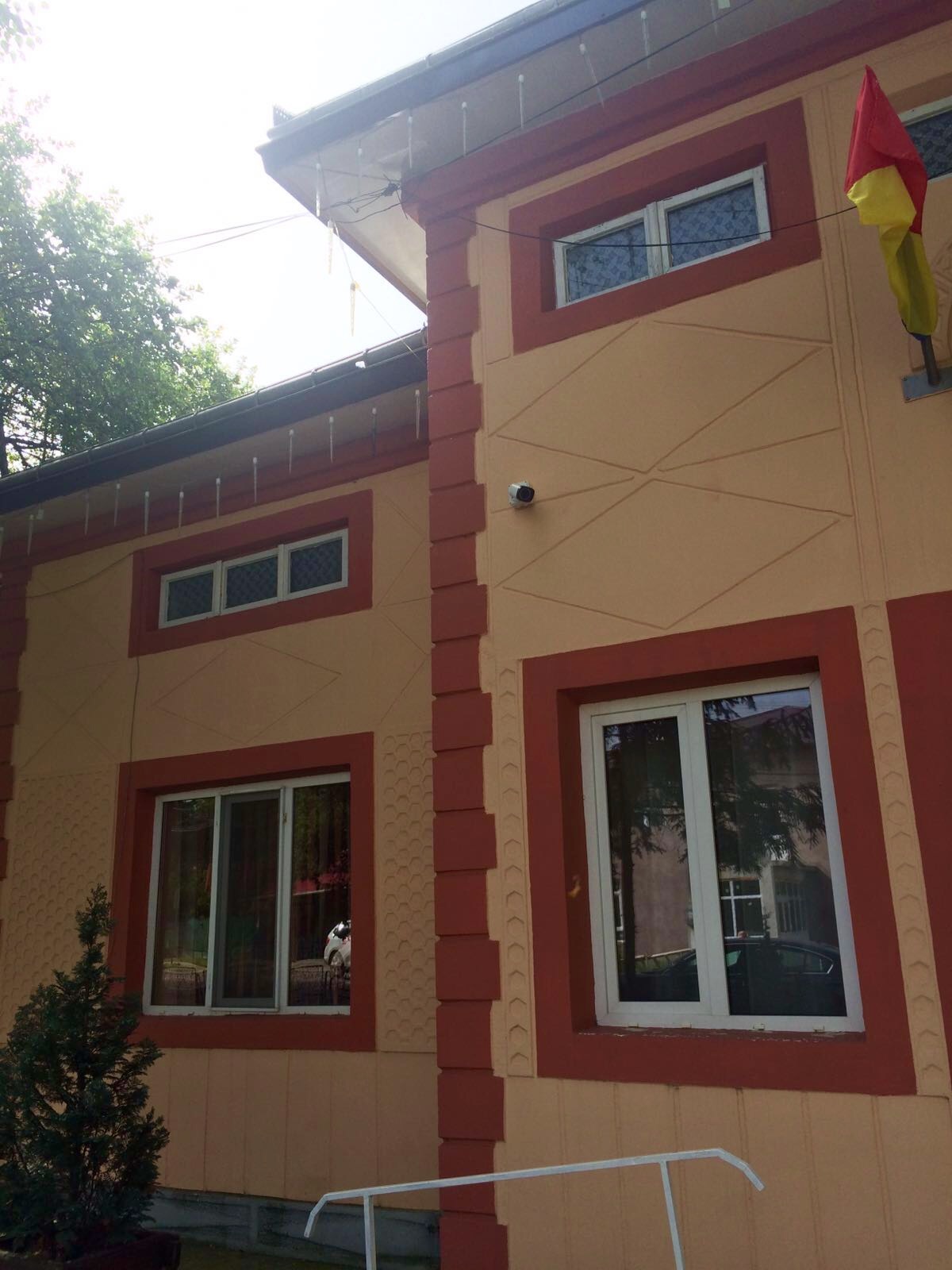 Un primar din Iași a investit 30.000 de euro ca să îi prindă pe cei care aruncă gunoiul pe câmp