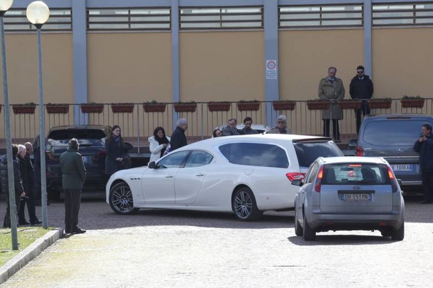 Momente emoționante la înmormântarea lui Davide Astori. 10.000 de oameni, la funeralii. Soției Francesca i s-a făcut rău! Tătărușanu și Ianis Hagi, în Piața Santa Croce | FOTO&VIDEO