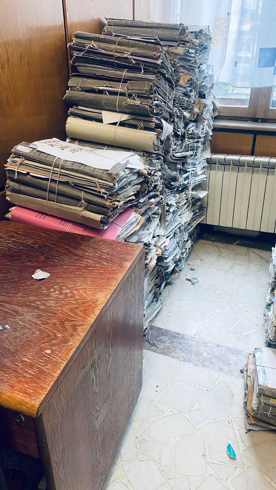 Ce salarii primesc grefierii, categoria profesională care ține în spate sistemul judiciar din România. Venitul net declarat pornește de la 3.500 de lei