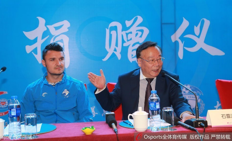 Budescu a fost sărbătorit cu tort de chinezii de la Dalian Yifang / GALERIE FOTO